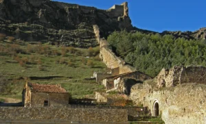 Rutas en coche desde Cañete para descubrir la Cuenca rural