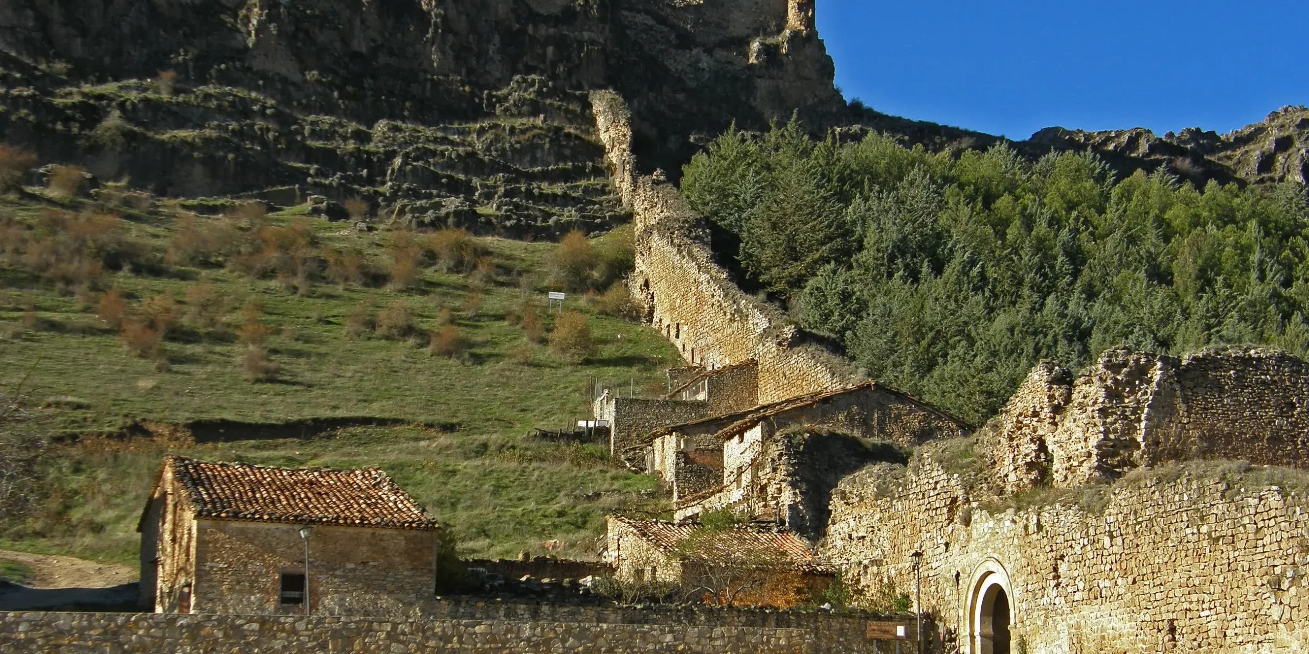 Rutas en coche desde Cañete para descubrir la Cuenca rural